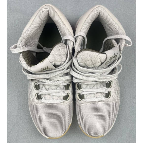 Athletic_Shoes